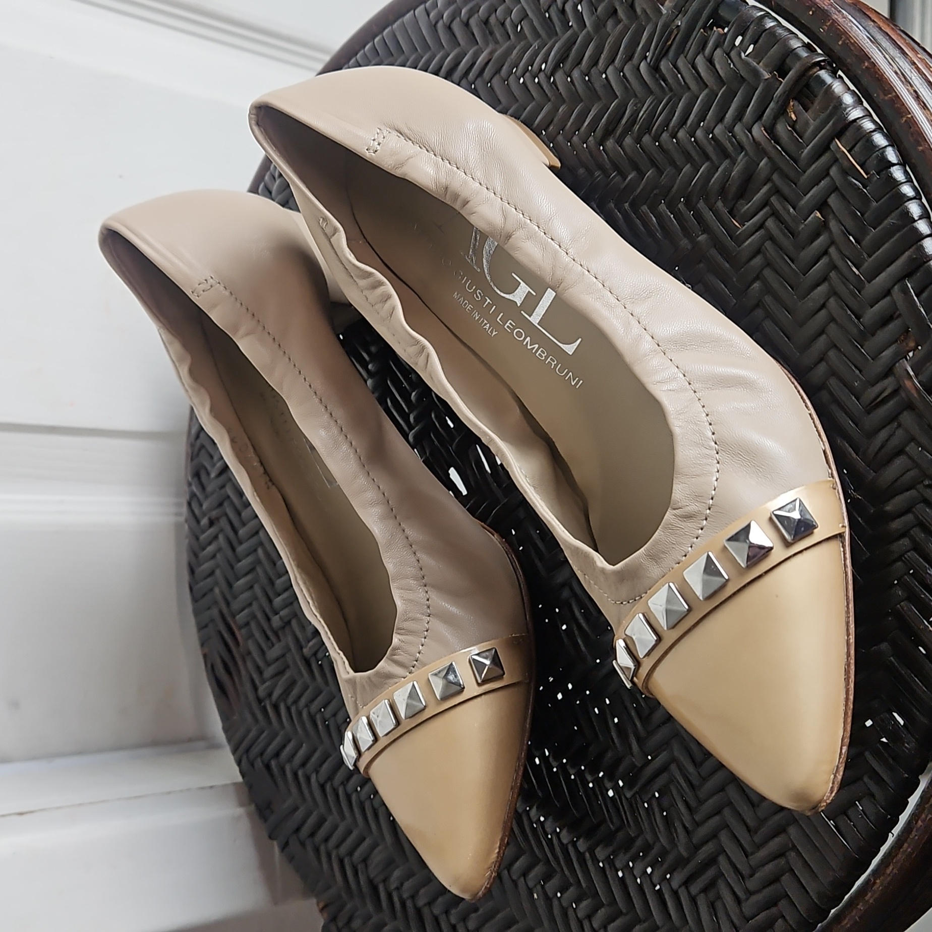 Agl Pyramid Pointy Toe Pumps Patent Leather Studs Women 37.5 Us 7.5